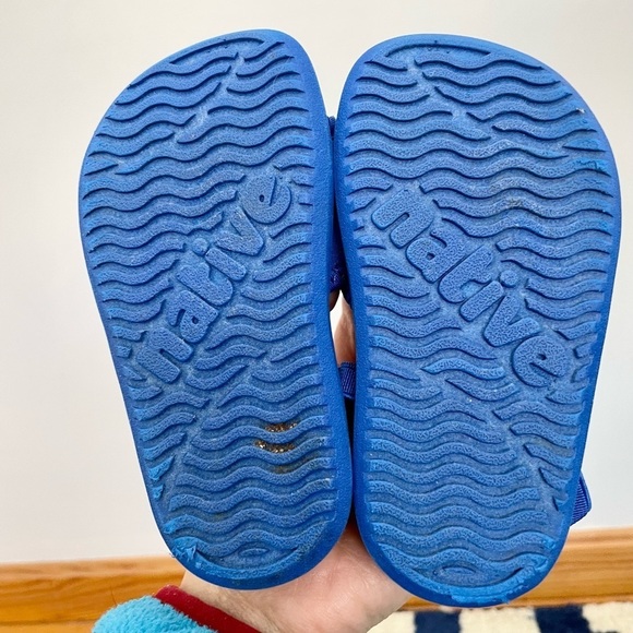 SOLD - Native Sandals | Size 8 - Picture 5 of 5